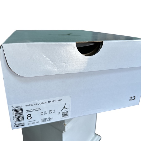 NIB Women’s Air Jordan 11 CMFT Low - Picture 11 of 11